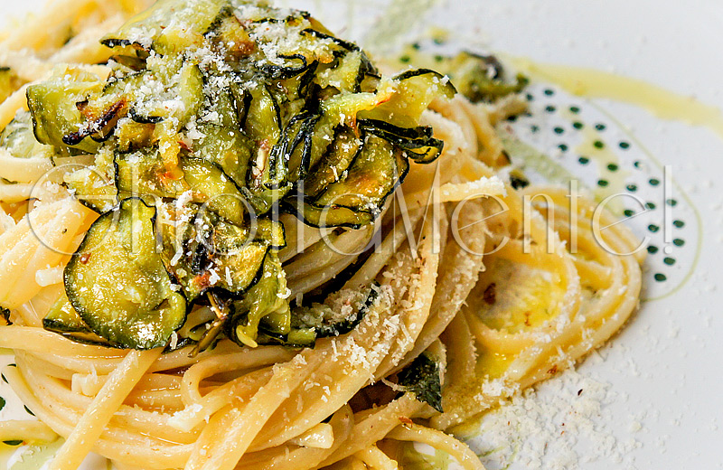 linguine-zucchine-mentuccia-mandorle-11-800