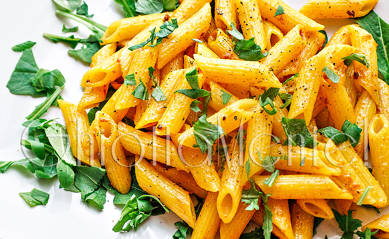 penne-olio-pollo-curcuma-rucola-01a800