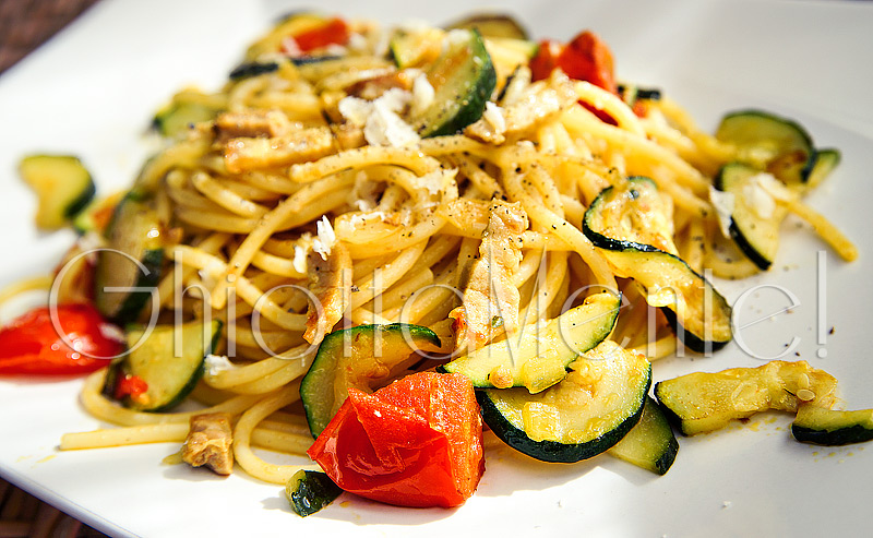 pasta-spaghetti-pomodorini-zucchine-pancetta-curcuma-05-800