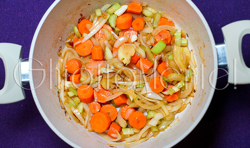 stufato-manzo-costine-patate-carote-stewed-beef-ribs-potatoes-carrots-03-800