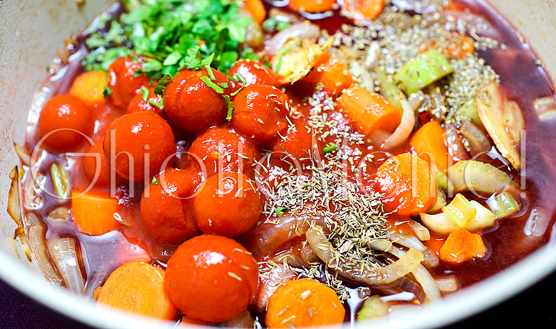 stufato-manzo-costine-patate-carote-stewed-beef-ribs-potatoes-carrots-05-800